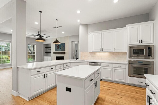 Building Photo - 2705 Quiet Moon Trail Rental