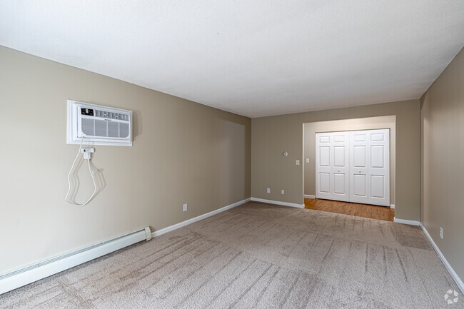 2BR, 1BA - Huntington - Living Room