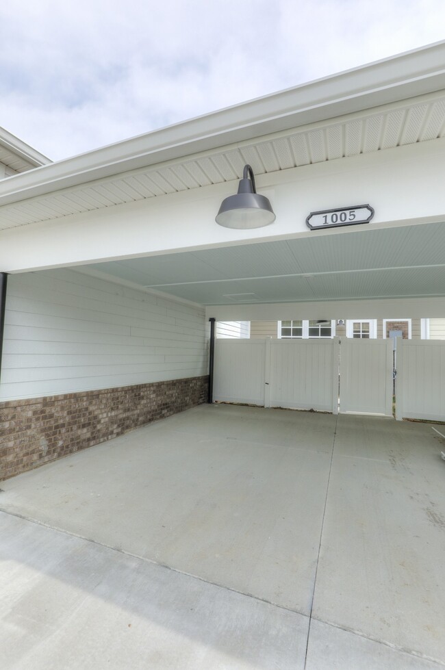 1005 Milson Ln