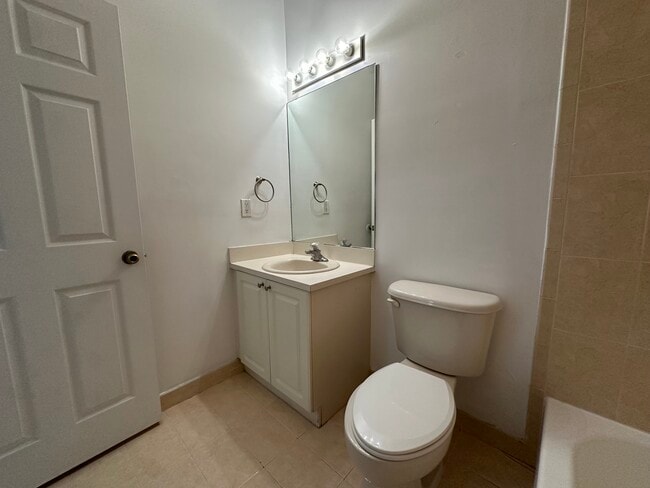 Photo - 2641 NE 4th St Unit 204