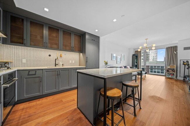 Building Photo - 2 Shore Ln Unit 708