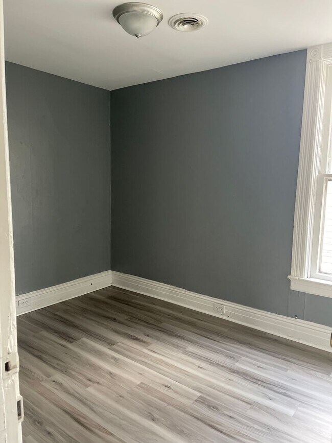 Photo - 316 W 20th St