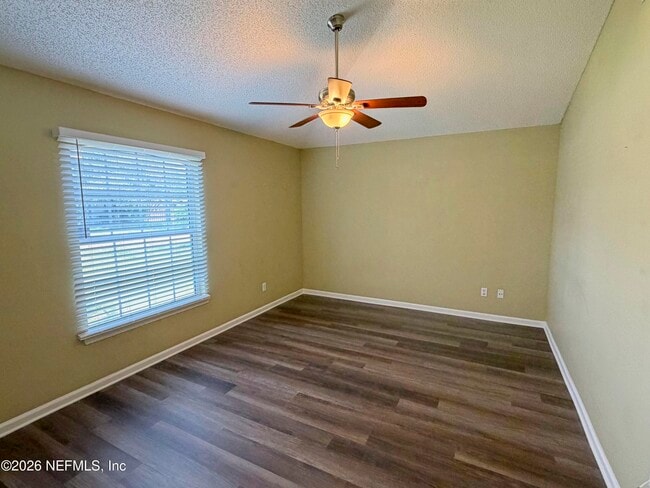 Photo - 6083 Alpenrose Ave