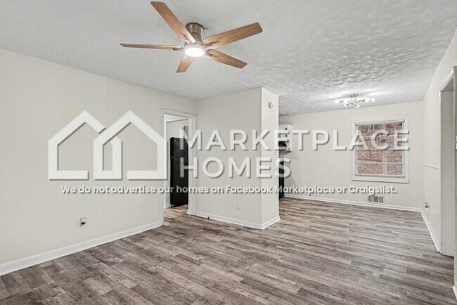 Photo - 8246 Collier St SW