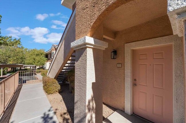 Stylish 1st-Floor Condo in Gated Community! - Stylish 1st-Floor Condo in Gated Community!