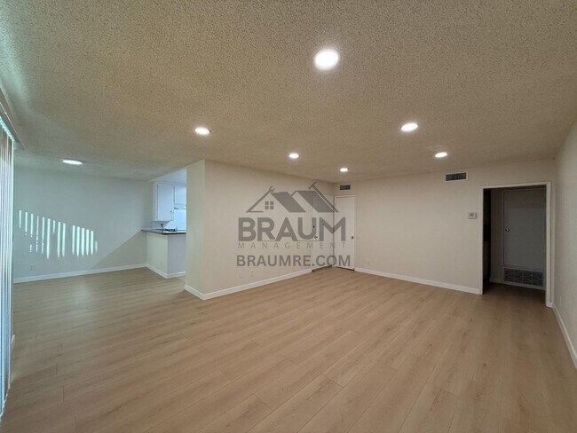 Photo - 6041 Whitsett Ave Unit 108