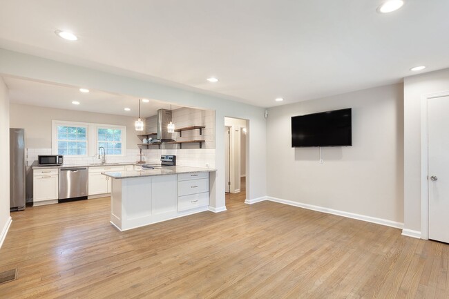 Photo - Renovated 3/2 w/ Fenced In Backyard and Co...