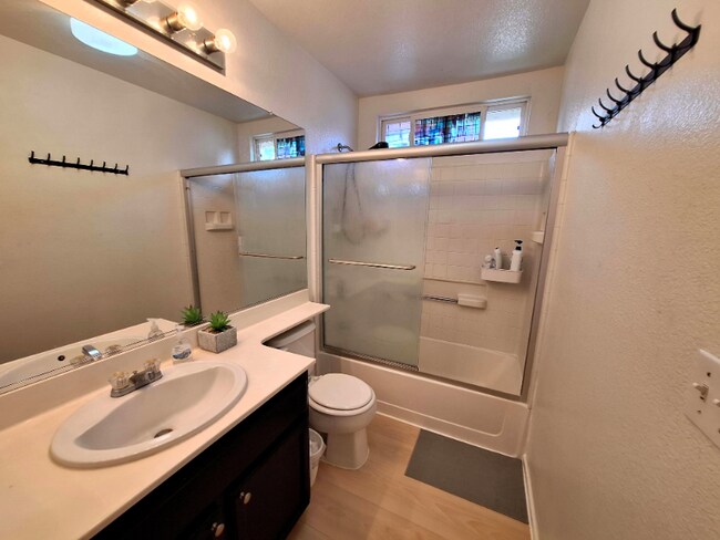 Photo - 48 Primrose Ct