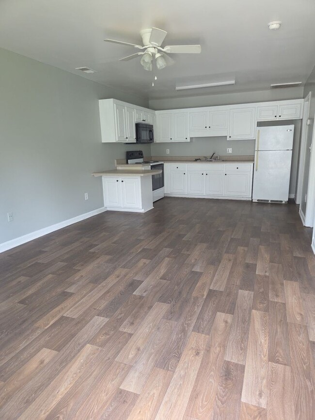 Building Photo - THE VILLAS IV Unit 127