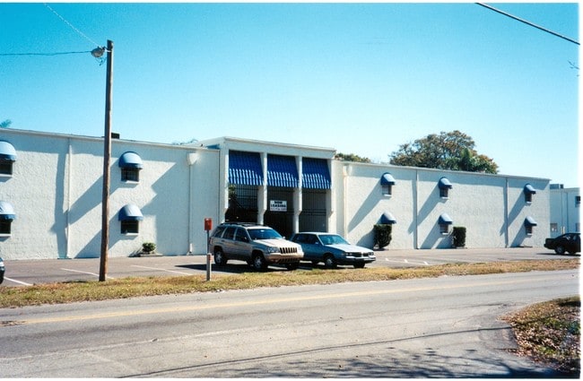 5505 N Habana Ave - Parkview Apartments