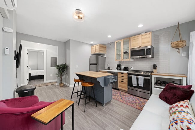 Building Photo - 2644 33rd St Unit B