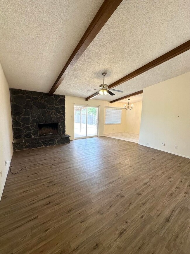Photo - 3 Bedroom 2 Bathroom For Rent