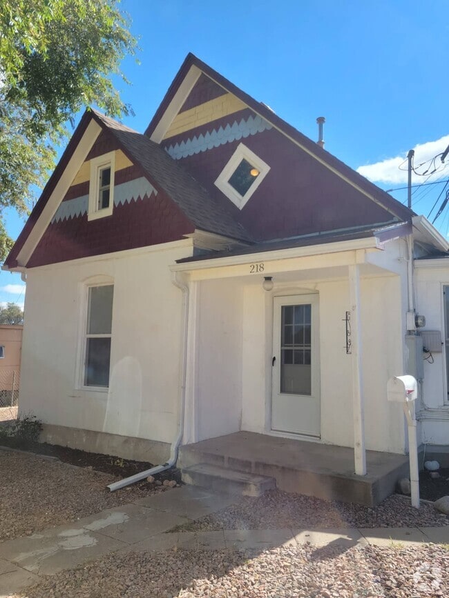 Building Photo - 218 Dewey Ave Rental