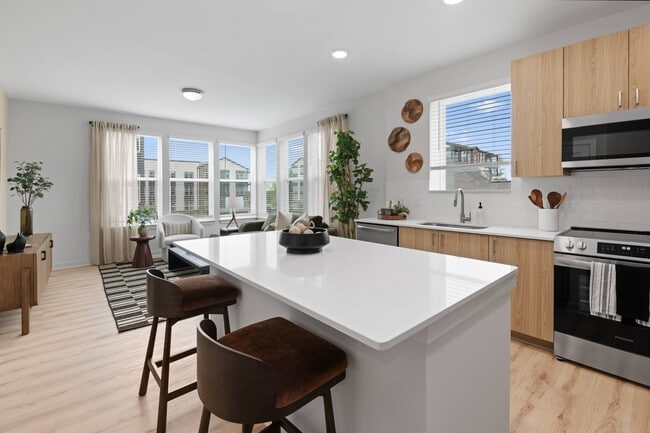 Building Photo - Alexan Overlook