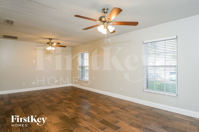 Photo - 585 Walden Ct