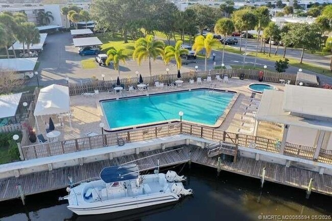 Photo - 1950 SW Palm City Rd Unit 3-209