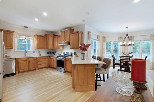 Photo - Stunning 5BR Executive Style Home in Brentwood