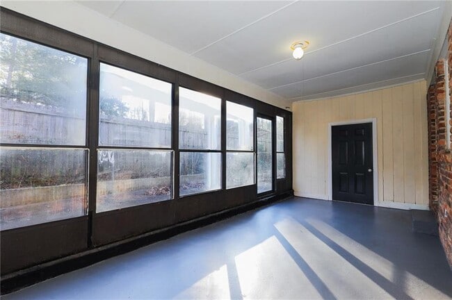 Photo - 4572 Campbellton Rd SW