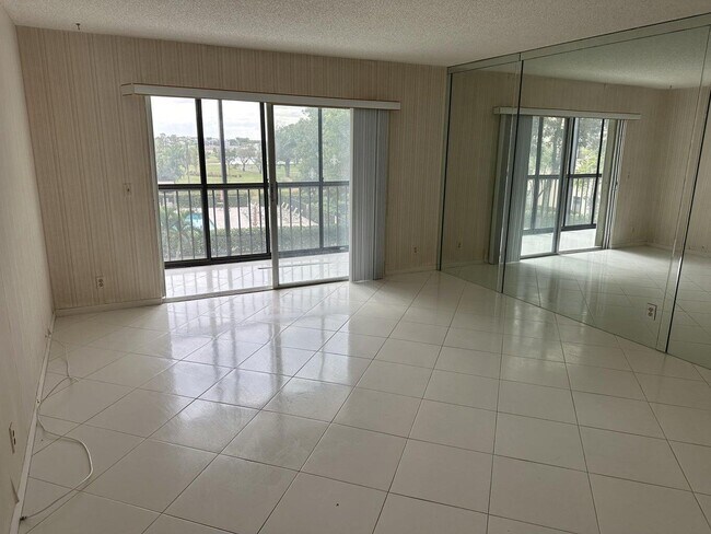 Photo - 7286 Huntington Ln Unit 303