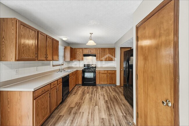 Photo - 281 Iris Trail Dr