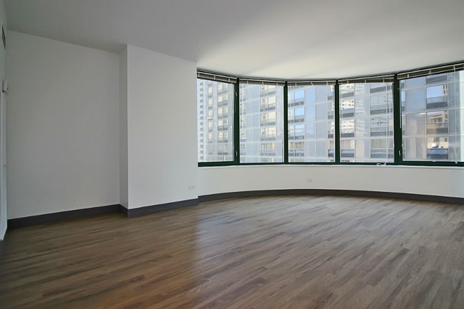 Photo - 489 E Ohio St