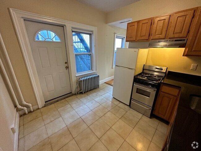 Building Photo - 375 Dorchester St Unit 1 Rental