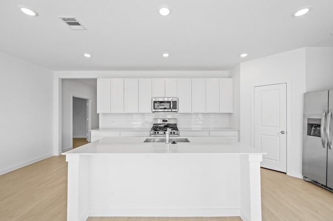 Building Photo - 349 Tejas Trl