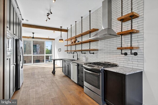 Photo - 774 Girard St NW