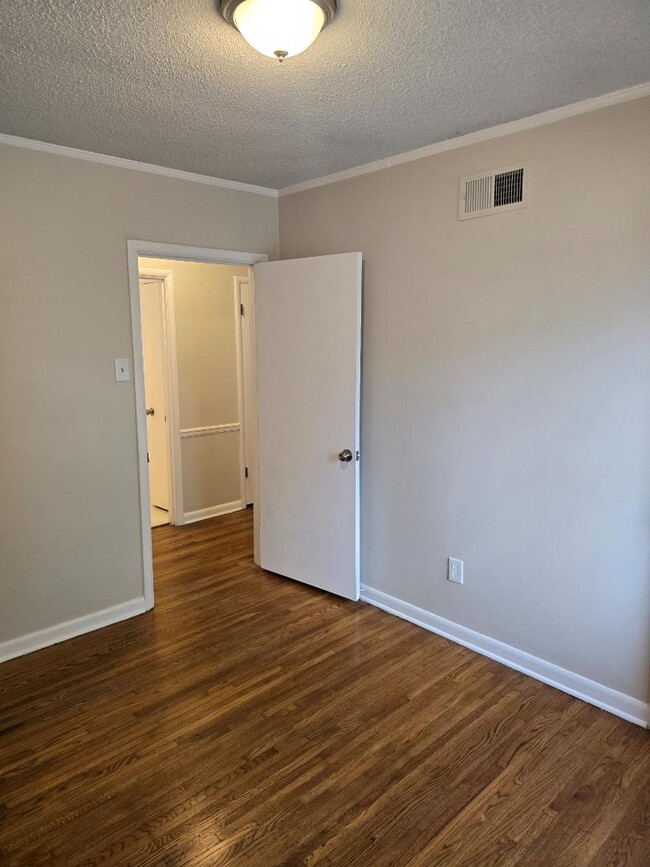 Photo - 4882 Amboy Rd