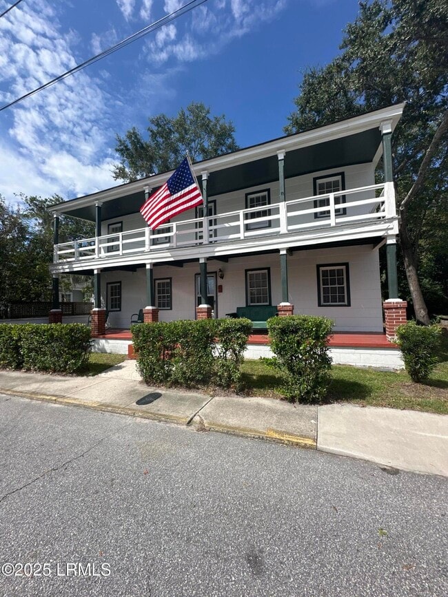 Photo - 706 Charles St