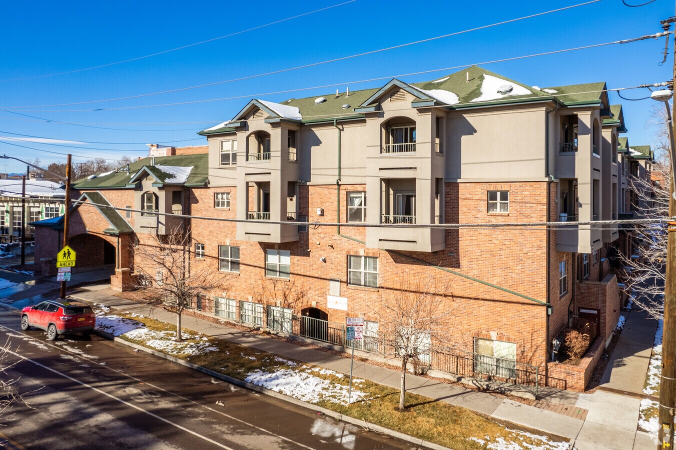 Southeast Corner - Highland Court Apartments