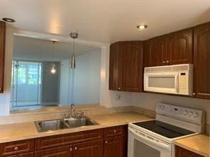 Building Photo - 320 NE 12th Ave Unit 503