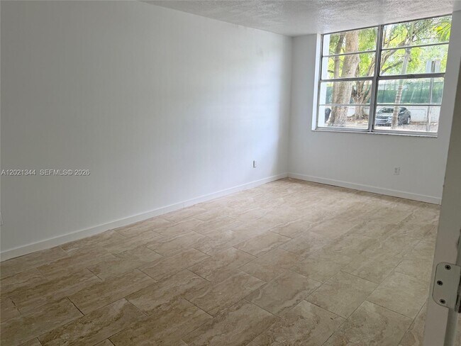 Photo - 482 NW 165th St Unidad A-103