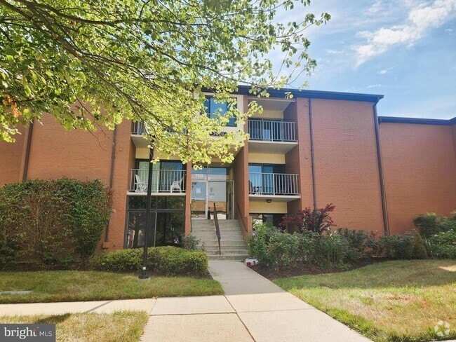 Building Photo - 7919 Mandan Rd Unit 304 Rental