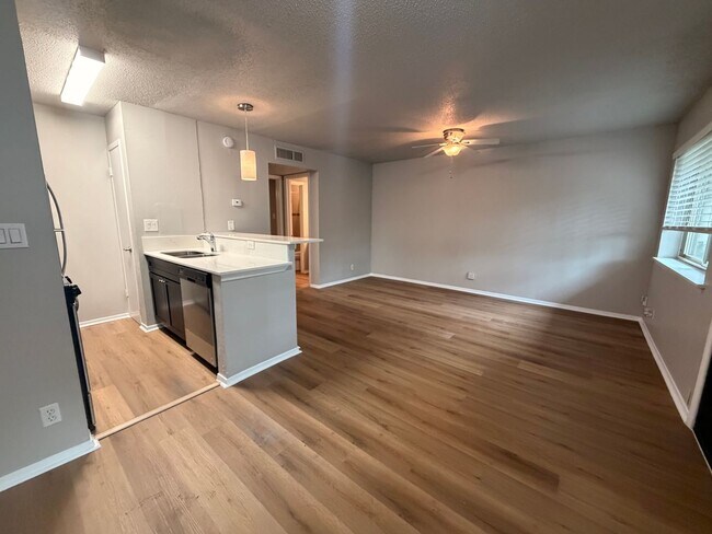 Photo - 1202 Newning Ave