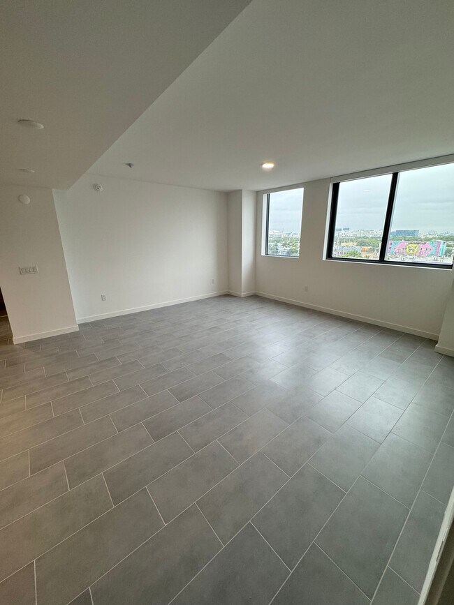 Living Room - 81 NW 30th St Apartments Unit B2