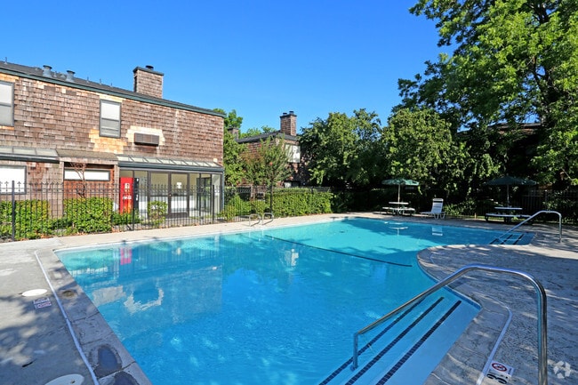 Pool - Country Club Village