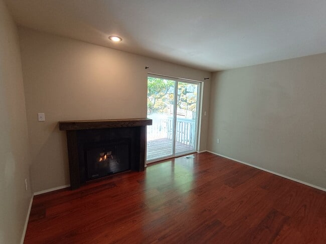 Photo - Silverdale's Ridgetop Townhome Near Island Lake