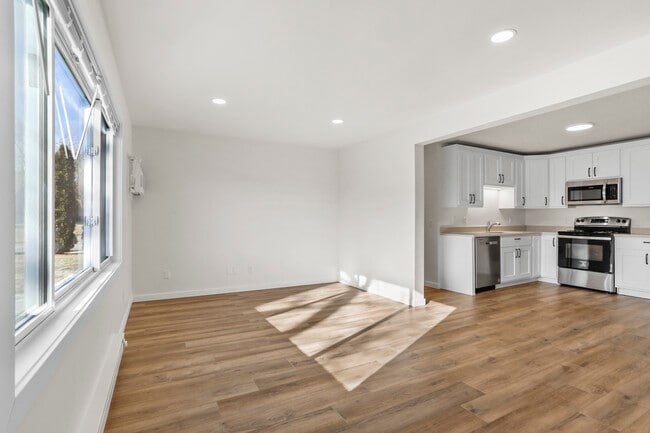 117 Washburn Rd, Deerfield, WI 53531