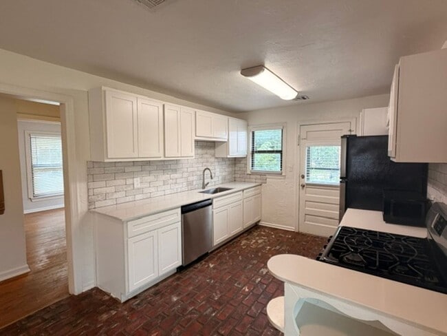 3200 NW 42nd St