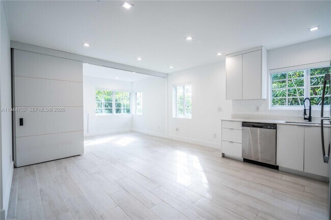 Photo - 960 Jefferson Ave Unidad 201