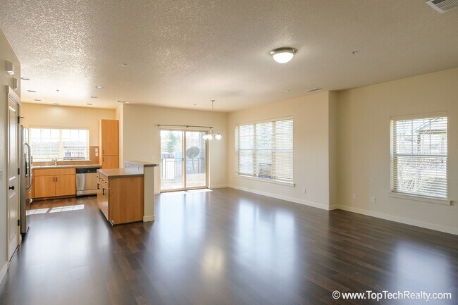 Photo - Perfect 3br Condo in Arbor Crossing*by Intel*Walk to Max*Free WiFi highspeed Internet* W/S/G Incl...