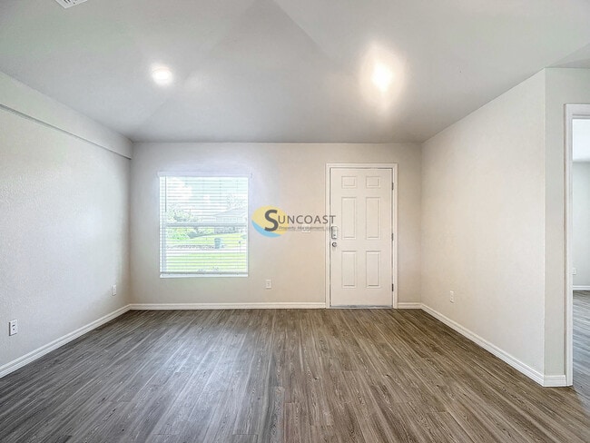 Photo - 27220 Washington St