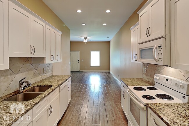 Photo - 302 Bedford Bay Ln