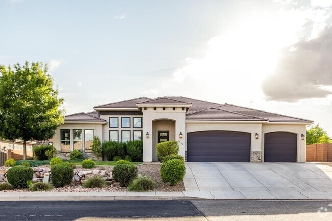 Building Photo - 1861 N Mountain View Dr Rental