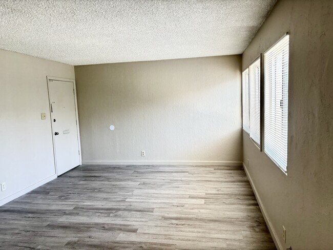1280 University Ave Unidad B