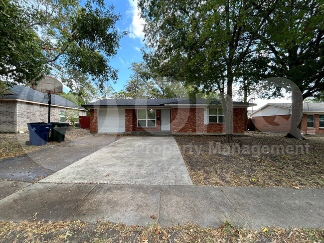 Building Photo - 1306 Hillcrest Dr