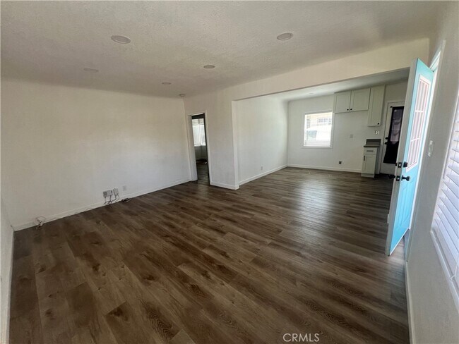 Photo - 434 E 57th St