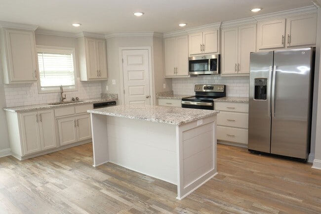 Photo - 2047 Meadow Cove Rd