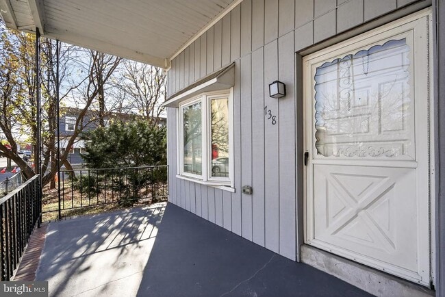 Building Photo - 738 Division St